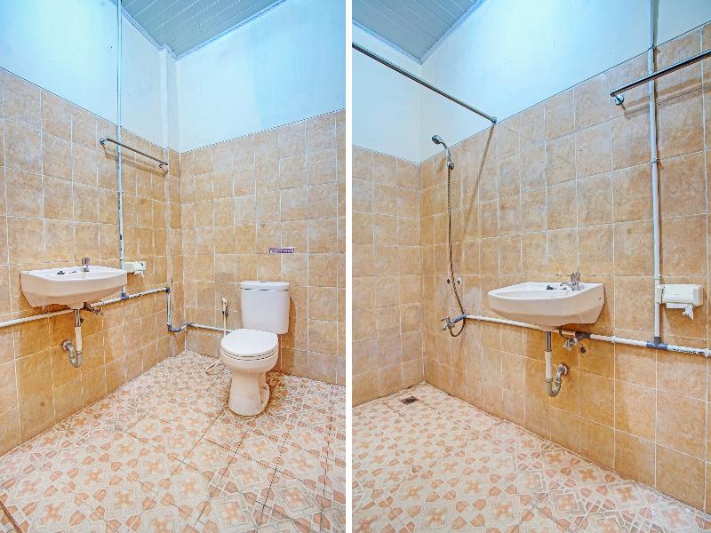 OYO 90947 Hotel Sarbini - Oda