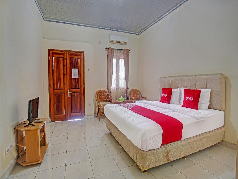 OYO 90947 Hotel Sarbini - Oda
