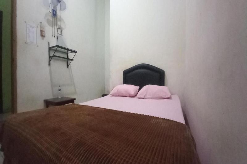 OYO 91097 Hotel Atika - Oda