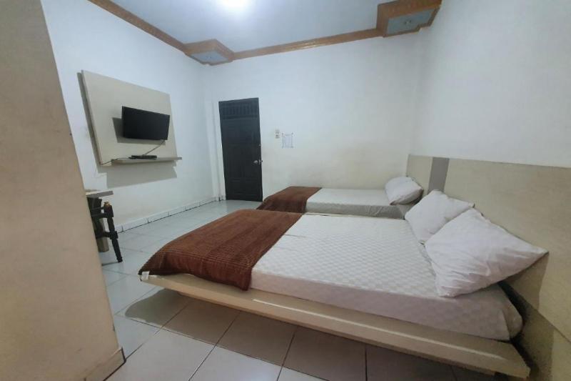 OYO 91097 Hotel Atika - Oda