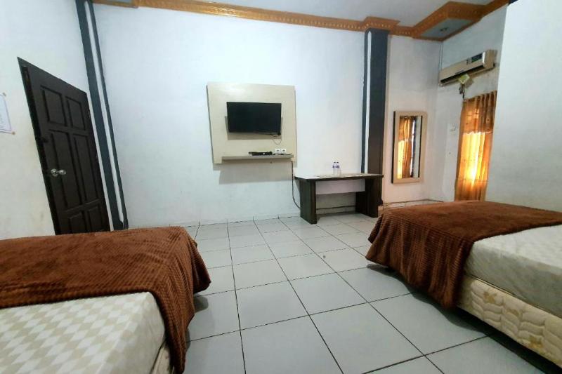 OYO 91097 Hotel Atika - Oda