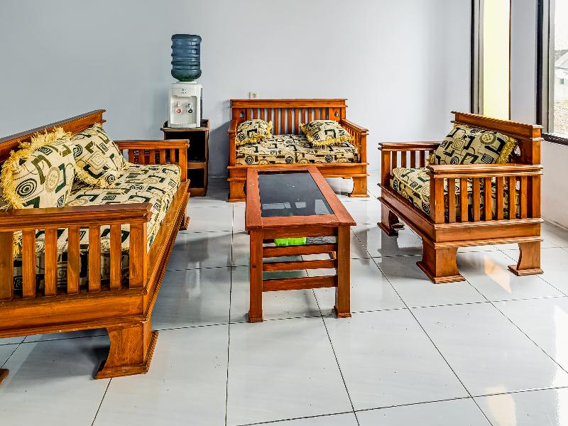 OYO Homes 91067 Desa Wisata Santanamekar - Lobi