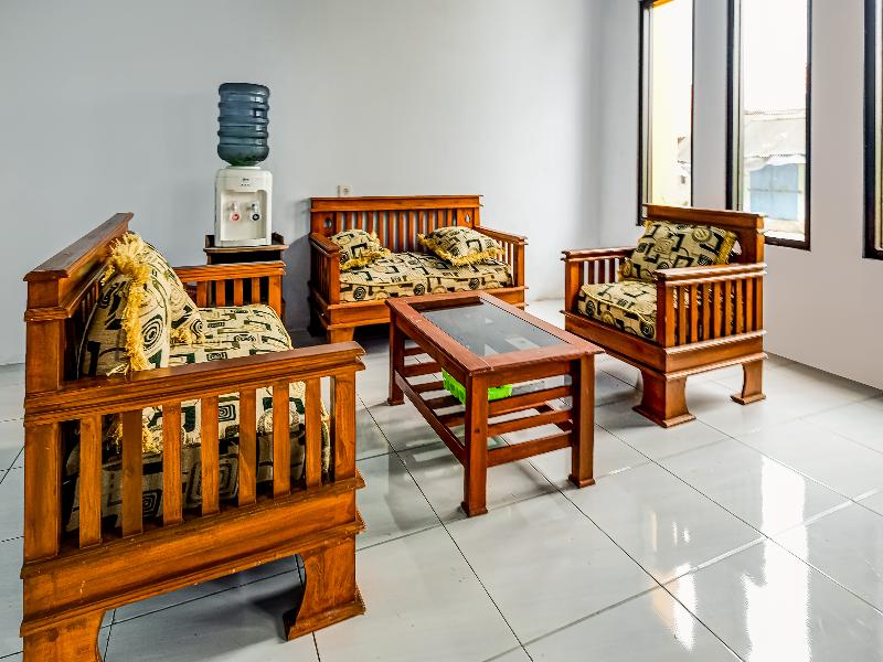 OYO Homes 91067 Desa Wisata Santanamekar - Lobi