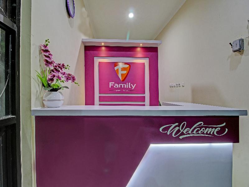 OYO 91202 Family Guest House Syariah - Lobi