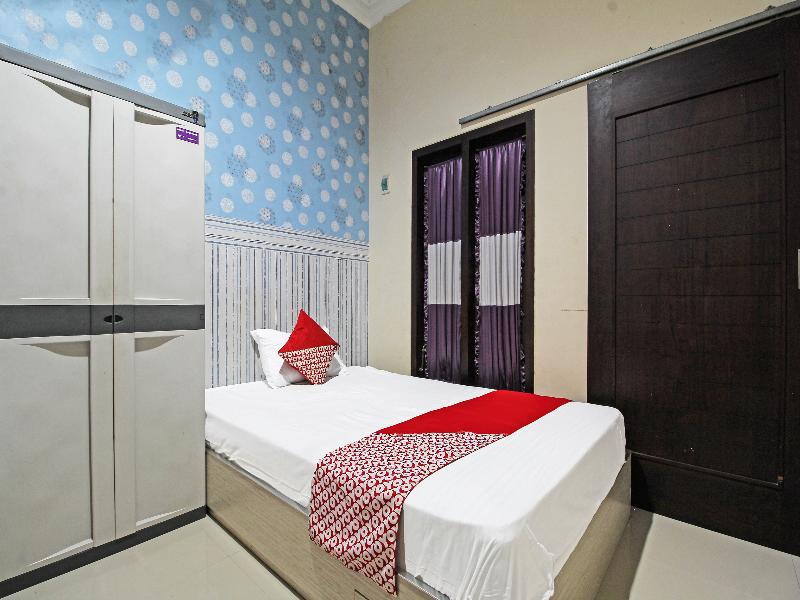 OYO 91202 Family Guest House Syariah - Oda
