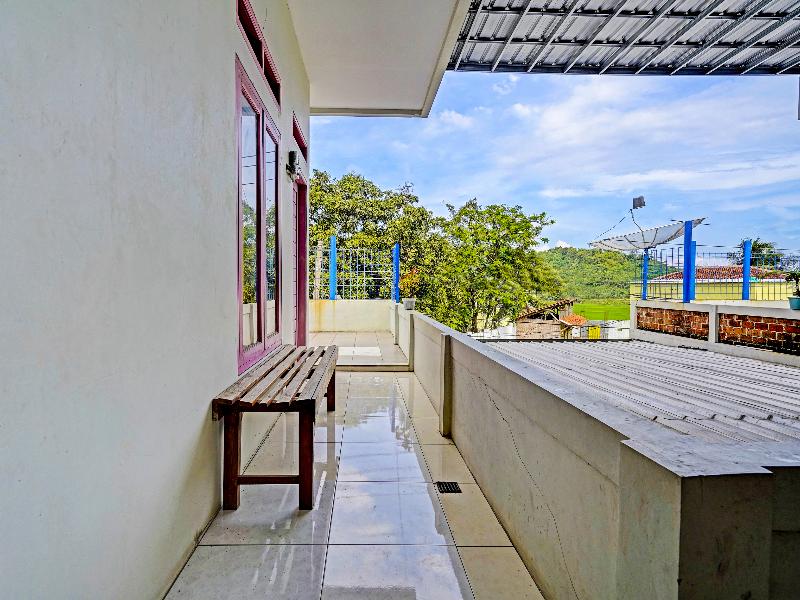 OYO 91329 Guest House Le-banon Syariah - Lobi