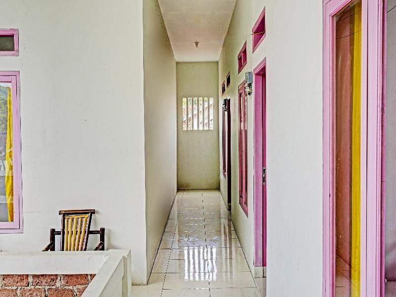 OYO 91329 Guest House Le-banon Syariah - Lobi