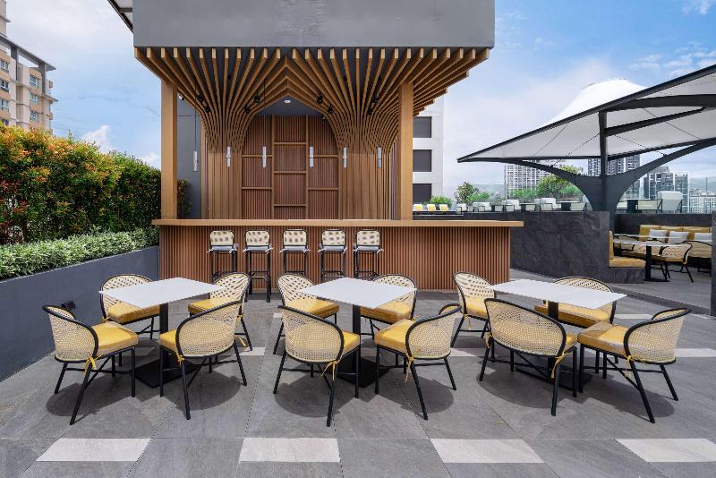 Ramada Plaza by Wyndham Sukhumvit 48 - Bar