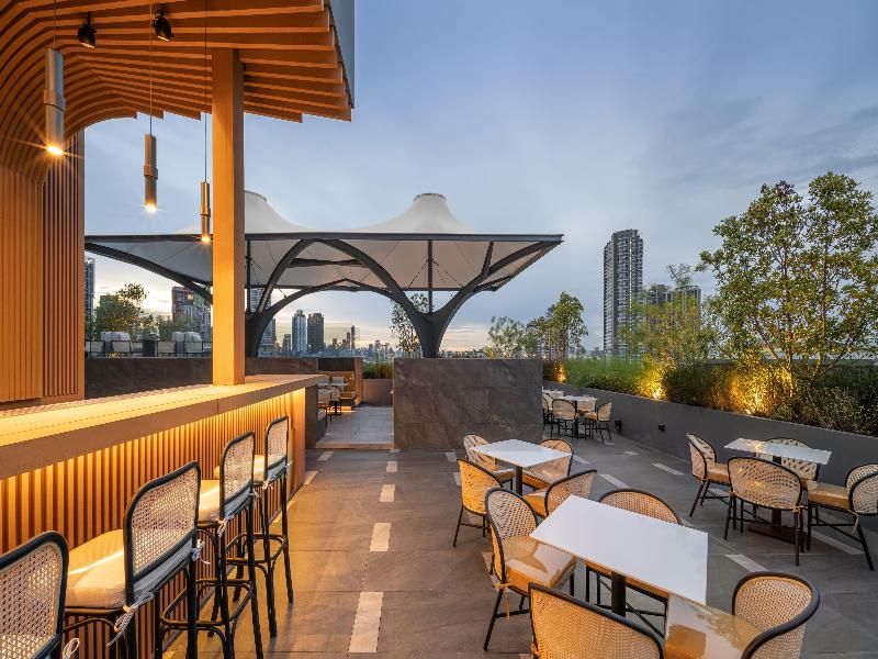 Ramada Plaza by Wyndham Sukhumvit 48 - Bar