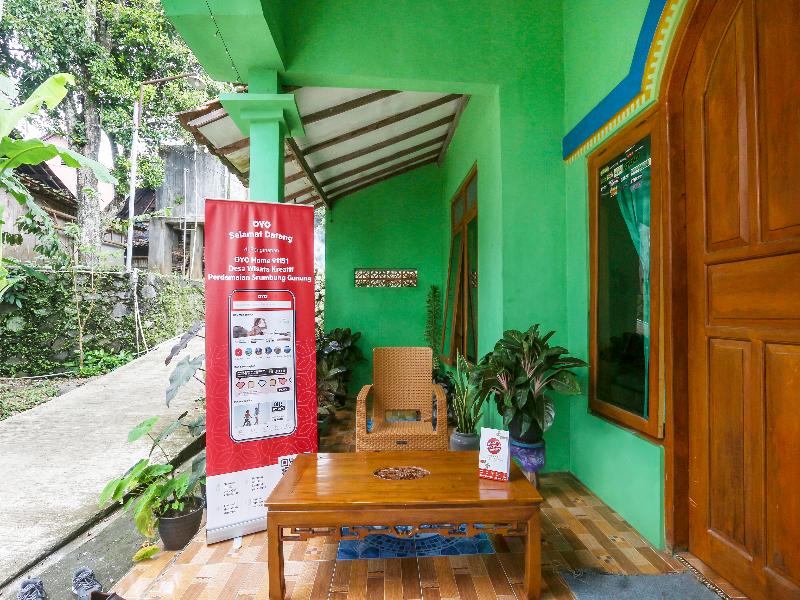 Homes Desa Wisata Kreatif Perdamaian Sru - Lobi