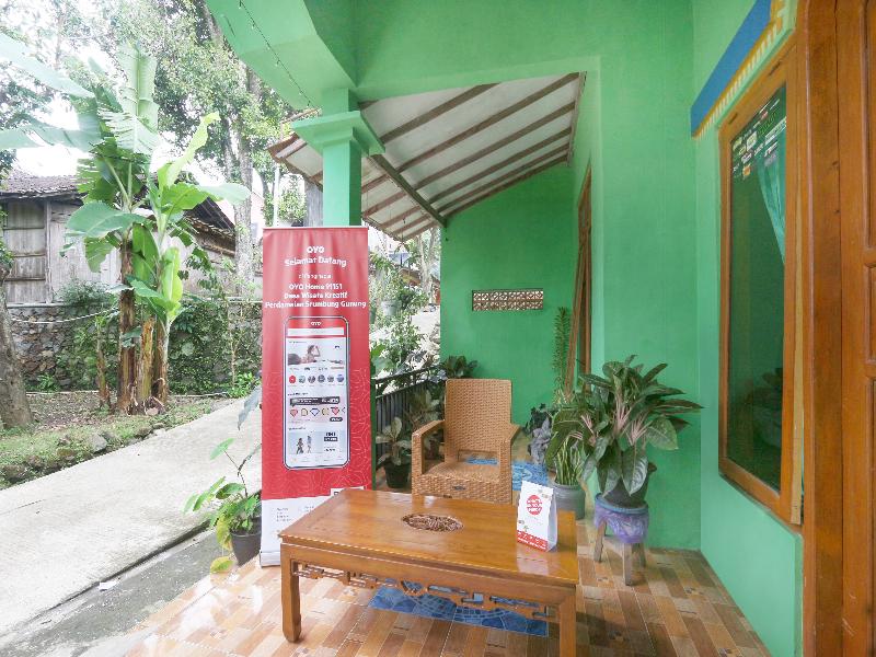 Homes Desa Wisata Kreatif Perdamaian Sru - Lobi