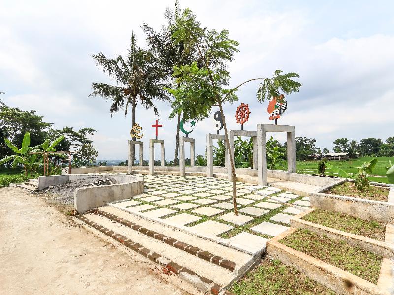 Homes Desa Wisata Kreatif Perdamaian Sru - Lobi