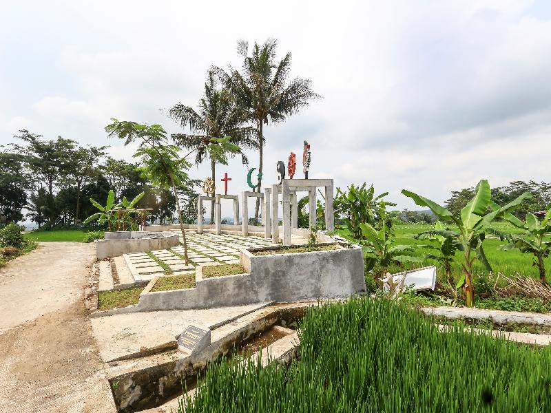 Homes Desa Wisata Kreatif Perdamaian Sru - Lobi