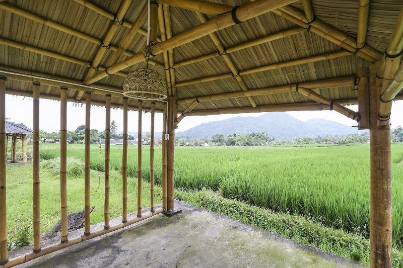 Homes Desa Wisata Kreatif Perdamaian Sru - Teras
