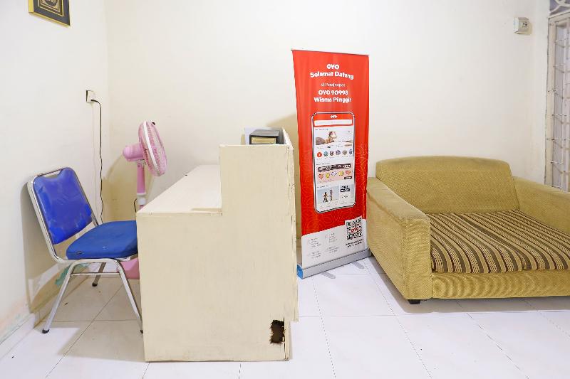 OYO 90998 Wisma Pinggir - Lobi