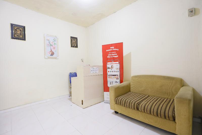 OYO 90998 Wisma Pinggir - Lobi