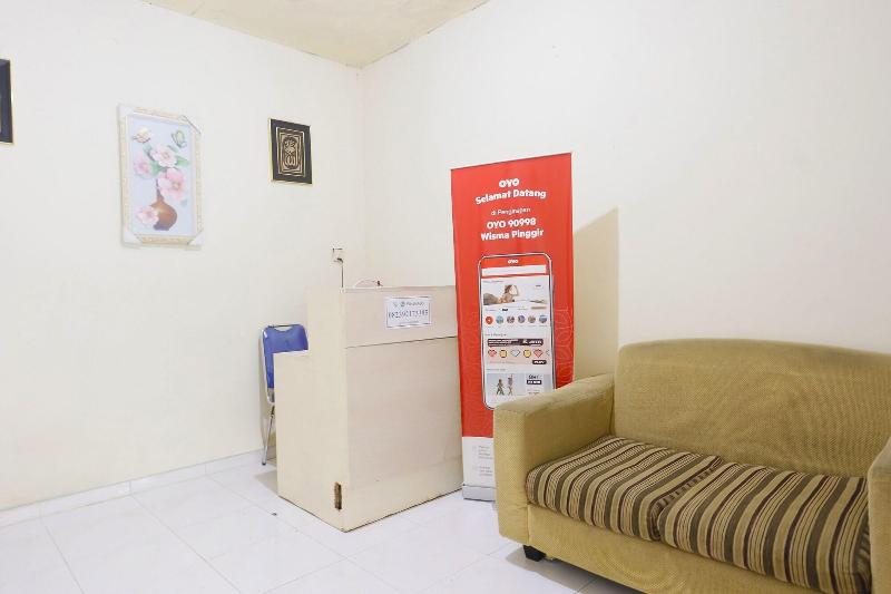 OYO 90998 Wisma Pinggir - Lobi
