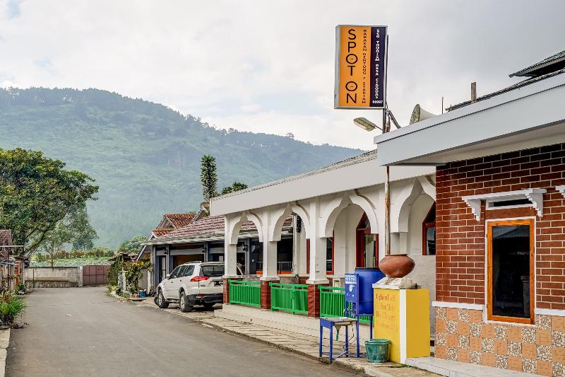 OYO 90997 Eco DesaCibodasBabakanGentong2Syariah - Genel