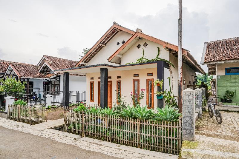 OYO 90997 Eco DesaCibodasBabakanGentong2Syariah - Genel