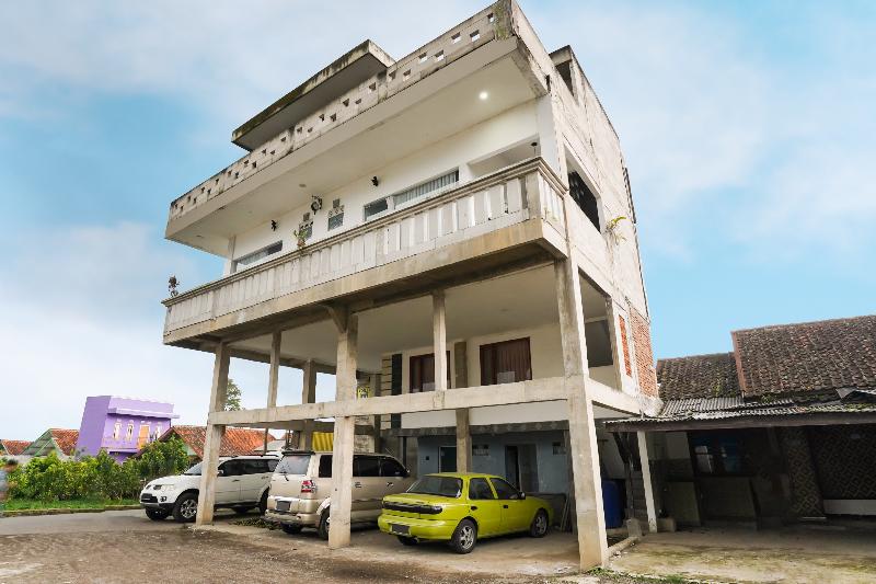 OYO 91008 TourismDesaCibodasBabakanGentong1Syariah - Lobi