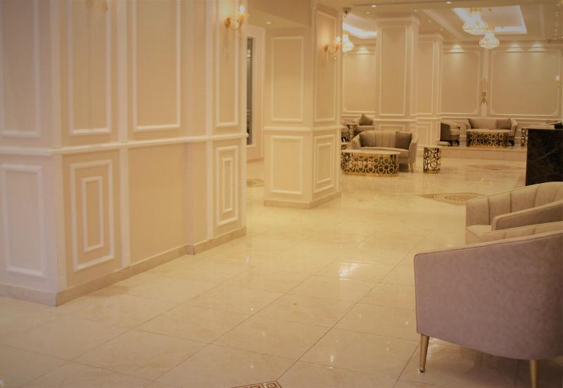New MerryLand Hotel - Lobi