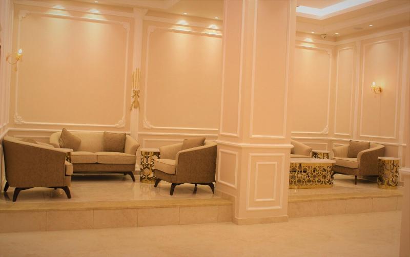 New MerryLand Hotel - Lobi