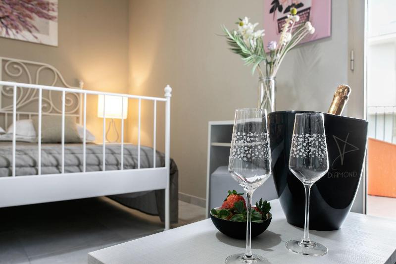 Noah Suite Hotel - Oda