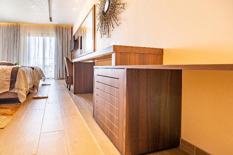 Leonardo Boutique Hotel Larnaca - Oda