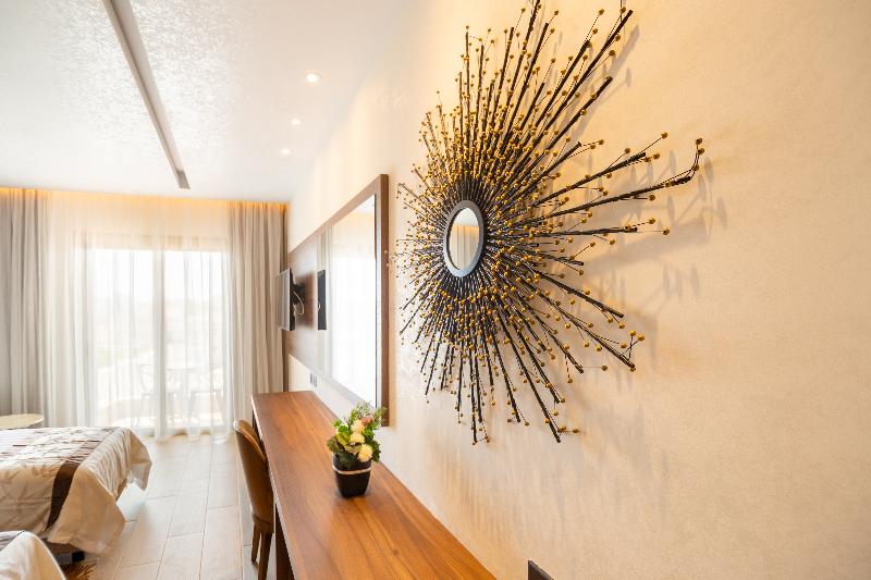 Leonardo Boutique Hotel Larnaca - Oda