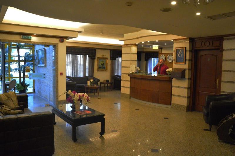Capri Hotel Suites - Lobi