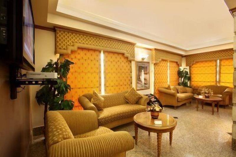 Capri Hotel Suites - Lobi
