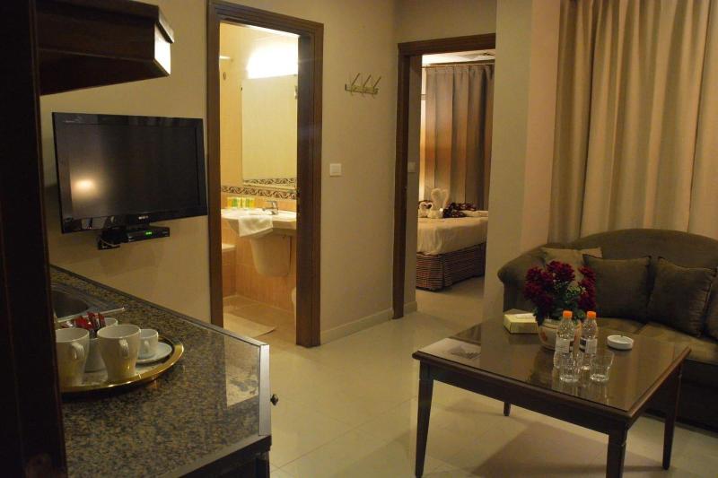 Capri Hotel Suites - Oda