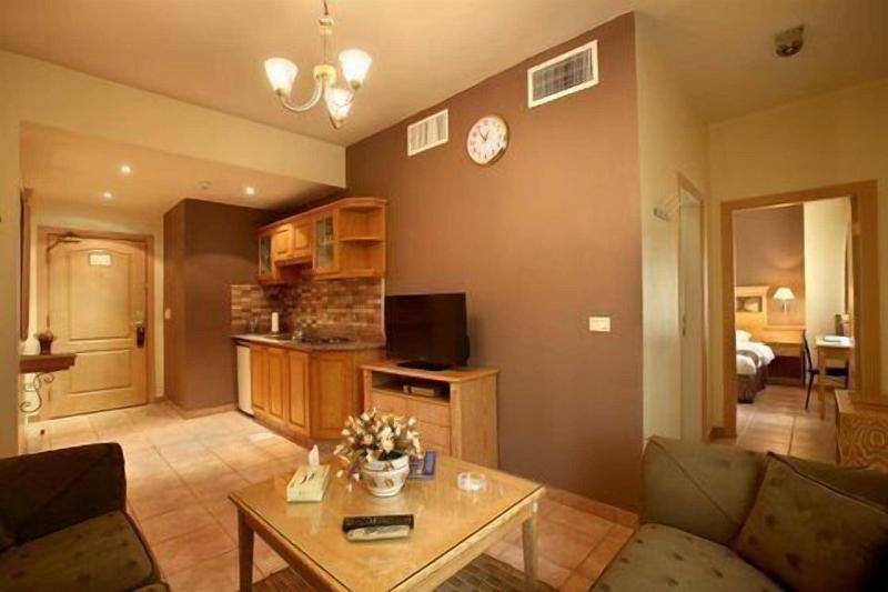 Capri Hotel Suites - Oda