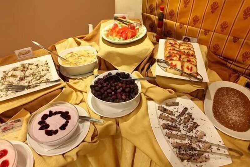 Capri Hotel Suites - Restoran