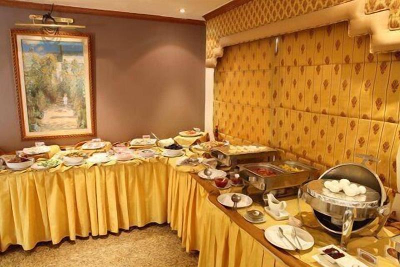 Capri Hotel Suites - Restoran