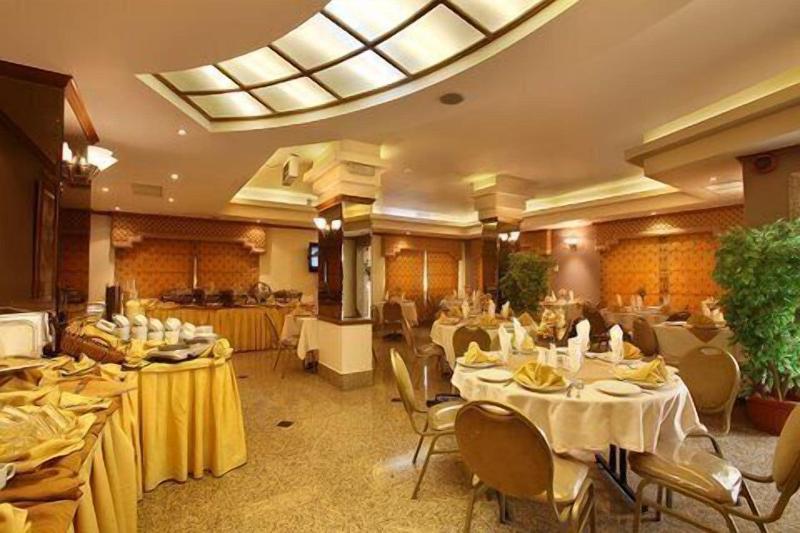 Capri Hotel Suites - Restoran