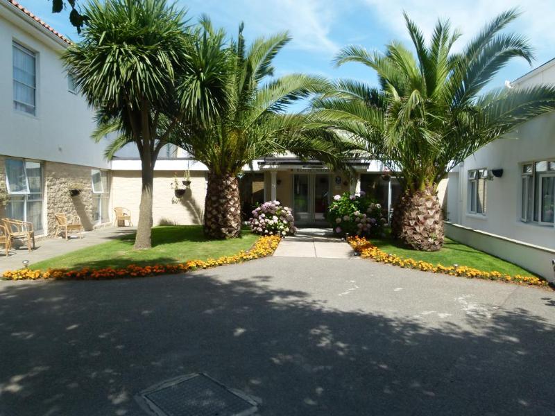 Beachcombers Hotel - Genel
