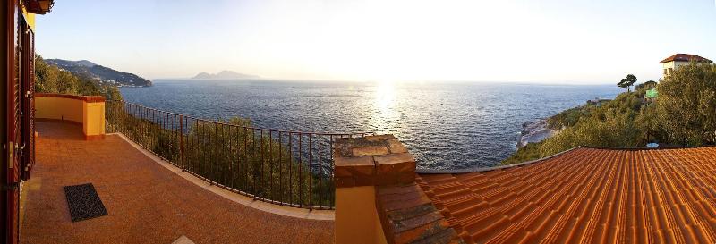 Villa Angelina - Genel