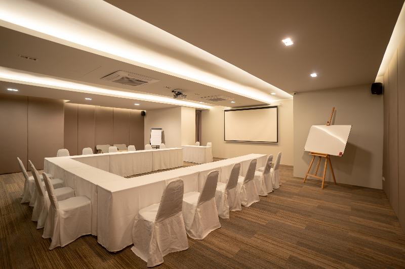 The Rise Suites Hotel Chiang Mai Sha Extra Plus - Toplantı