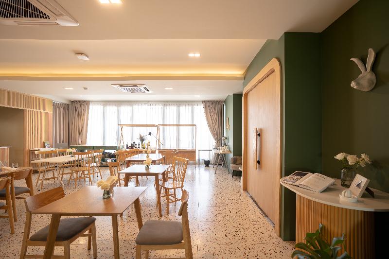 The Rise Suites Hotel Chiang Mai Sha Extra Plus - Restoran