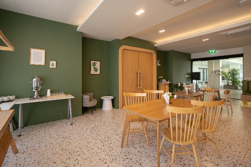 The Rise Suites Hotel Chiang Mai Sha Extra Plus - Restoran