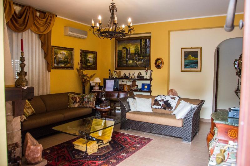 B B Villa Liliya - Lobi