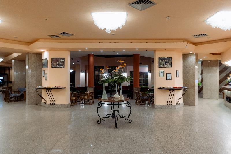 Empire Hotel Aqua Park - Lobi