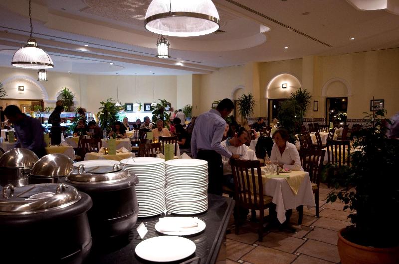 Flamenco Beach Resort - Restoran