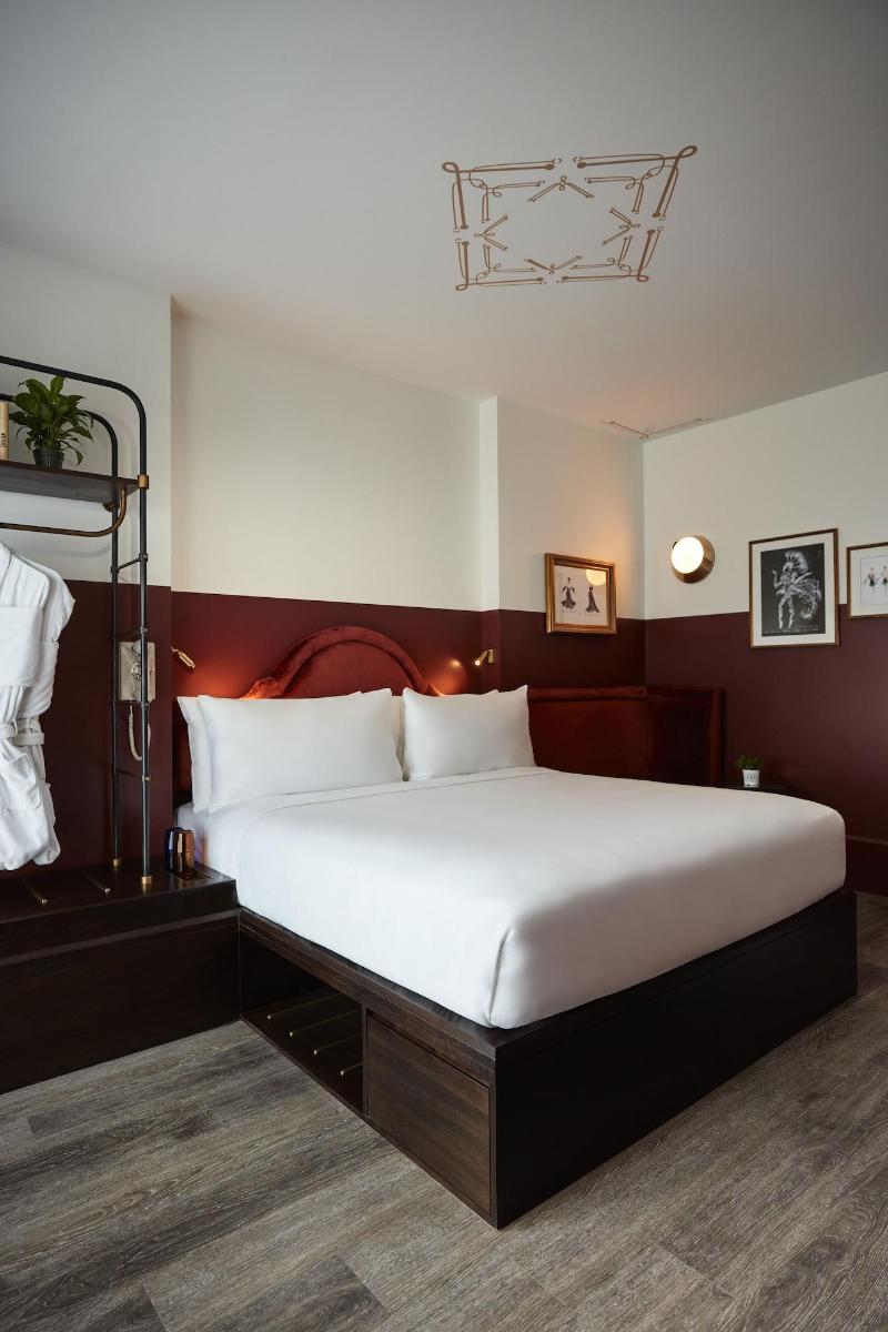 Civilian Hotel - Oda
