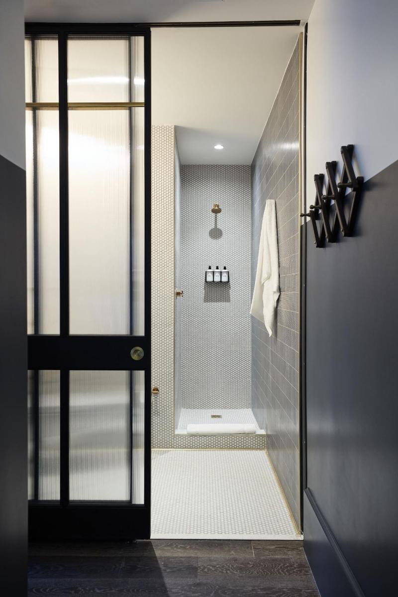 Civilian Hotel - Oda