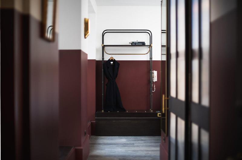 Civilian Hotel - Oda