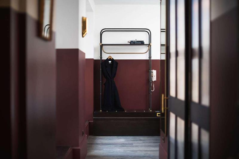 Civilian Hotel - Oda