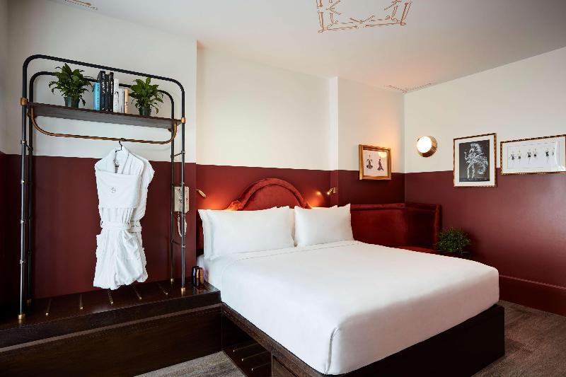Civilian Hotel - Oda