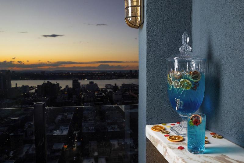 Civilian Hotel - Teras